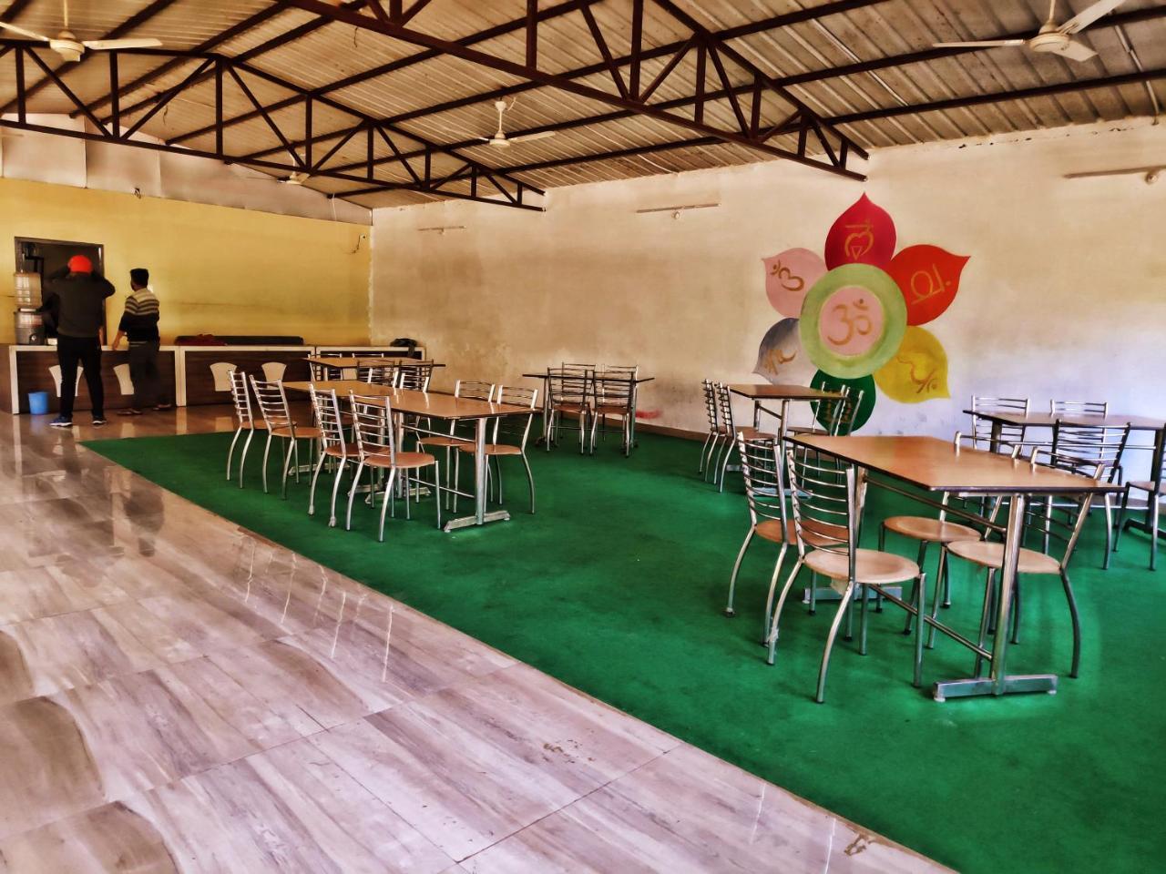 Garud Chatti River Resort Rishikesh Bagian luar foto