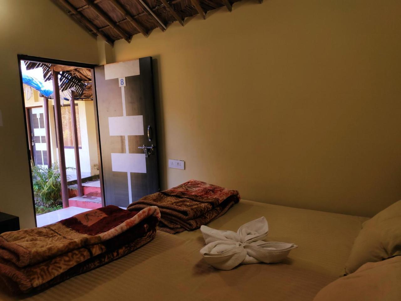 Garud Chatti River Resort Rishikesh Bagian luar foto